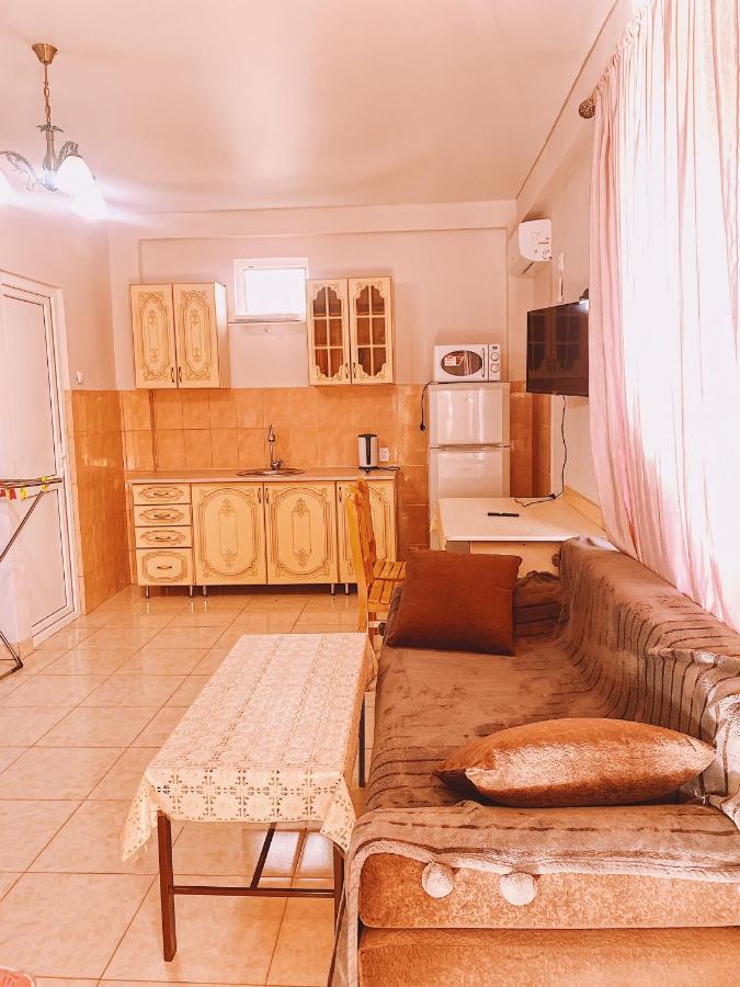 Семейный Дворик Sukhumi Exterior foto