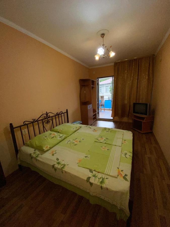 Семейный Дворик Sukhumi Exterior foto