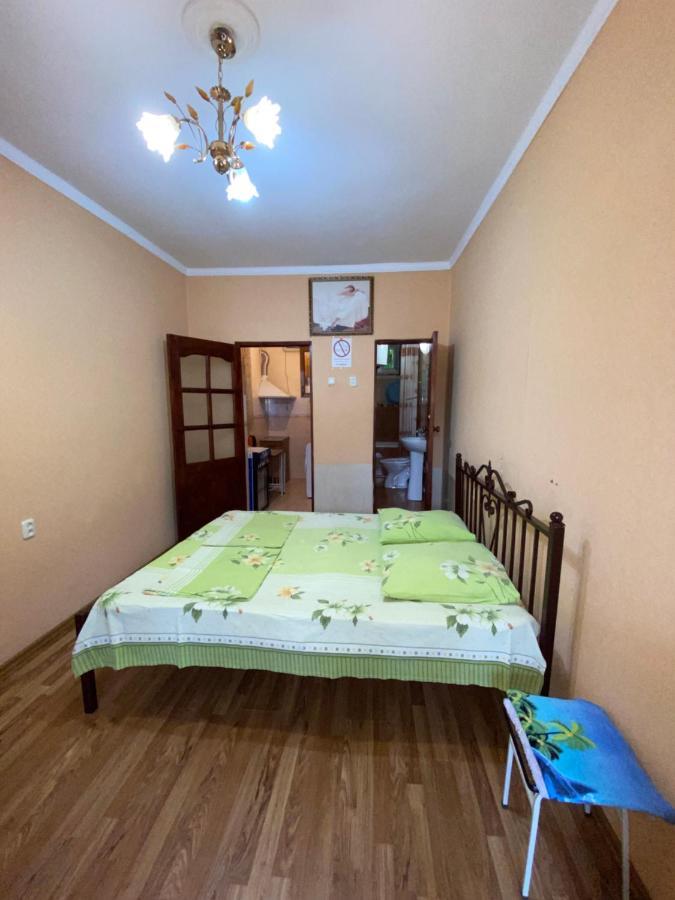 Семейный Дворик Sukhumi Exterior foto