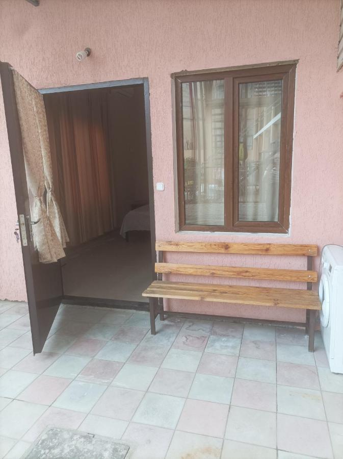 Семейный Дворик Sukhumi Exterior foto