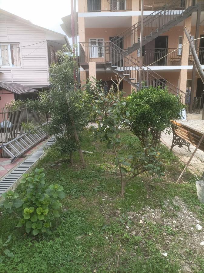 Семейный Дворик Sukhumi Exterior foto